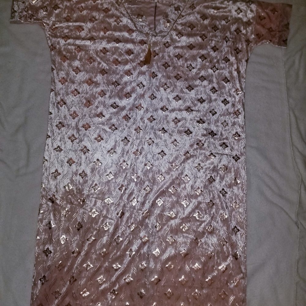 Elegant Pink Metallic Maxi Dress with Subtle Pattern